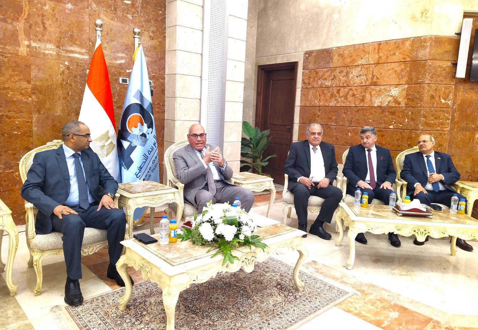 الإسكان والعربية للتصنيع تبحثان موقف توطين تكنولوجيا صناعة الطلمبات المستخدمة في مشروعات مياه الشرب