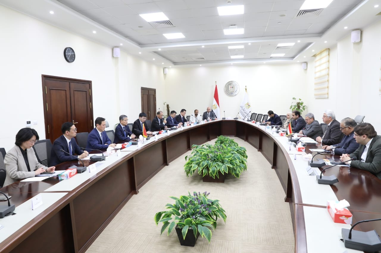 وزير التعليم العالي يستقبل وفد جامعة نانجينغ الطبية الصينية والسفير الصيني