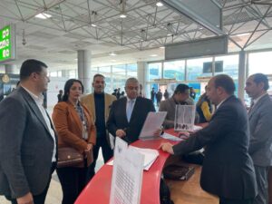 جولة تفقدية لنائبي وزيري الطيران المدنى والسياحة والآثار بمطار القاهرة الدولي لتقييم تجربة السائحين به  