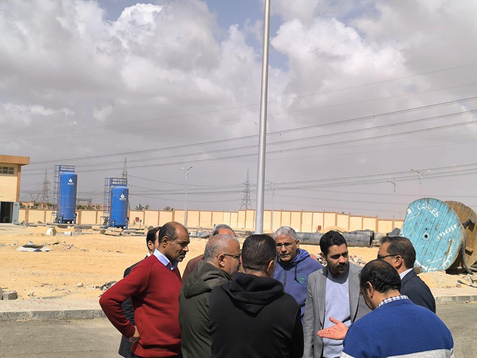 رئيس جهاز السادات يتفقد مشروعات رفع كفاءة الطرق والكهرباء