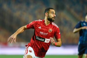 الأهلي يقترب من تجديد عقد عمرو السولية