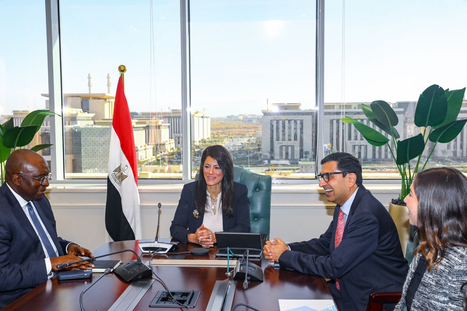 وزيرة التعاون الدولي تلتقي المدير الإقليمي لمؤسسة التمويل الدولية