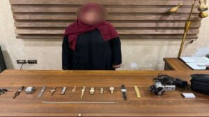خيانة الأمانة تُقود خادمة إلى السجن.. سرقة مجوهرات وساعات ماركات من شقة بالنزهة