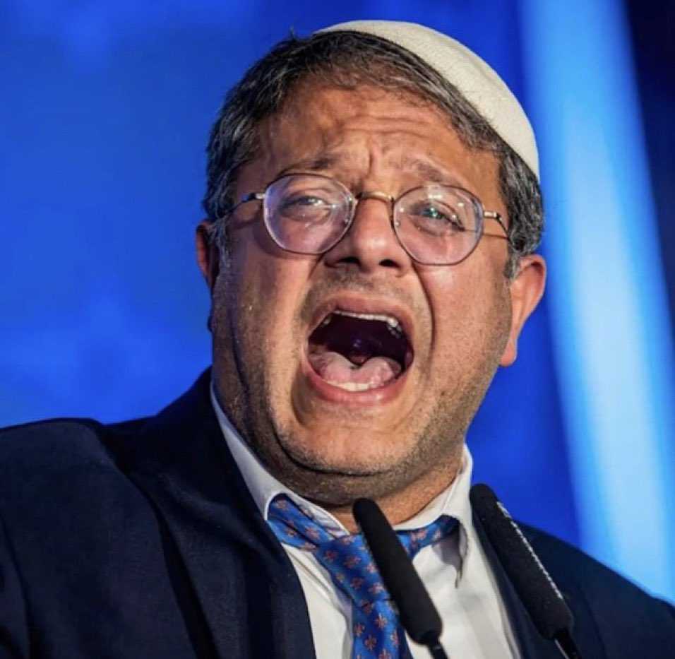 بالصور.. وزير الأمن القومي الإسرائيلي يتعرض لحادث سير