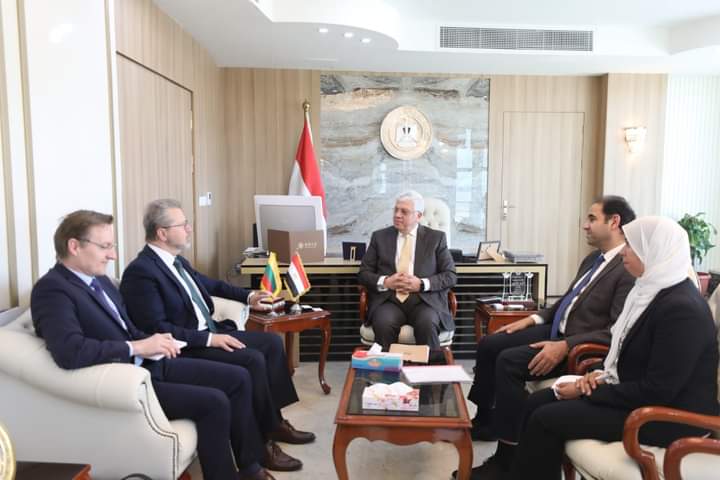 وزير التعليم العالي يبحث سُبل تعزيز التعاون مع سفير ليتوانيا