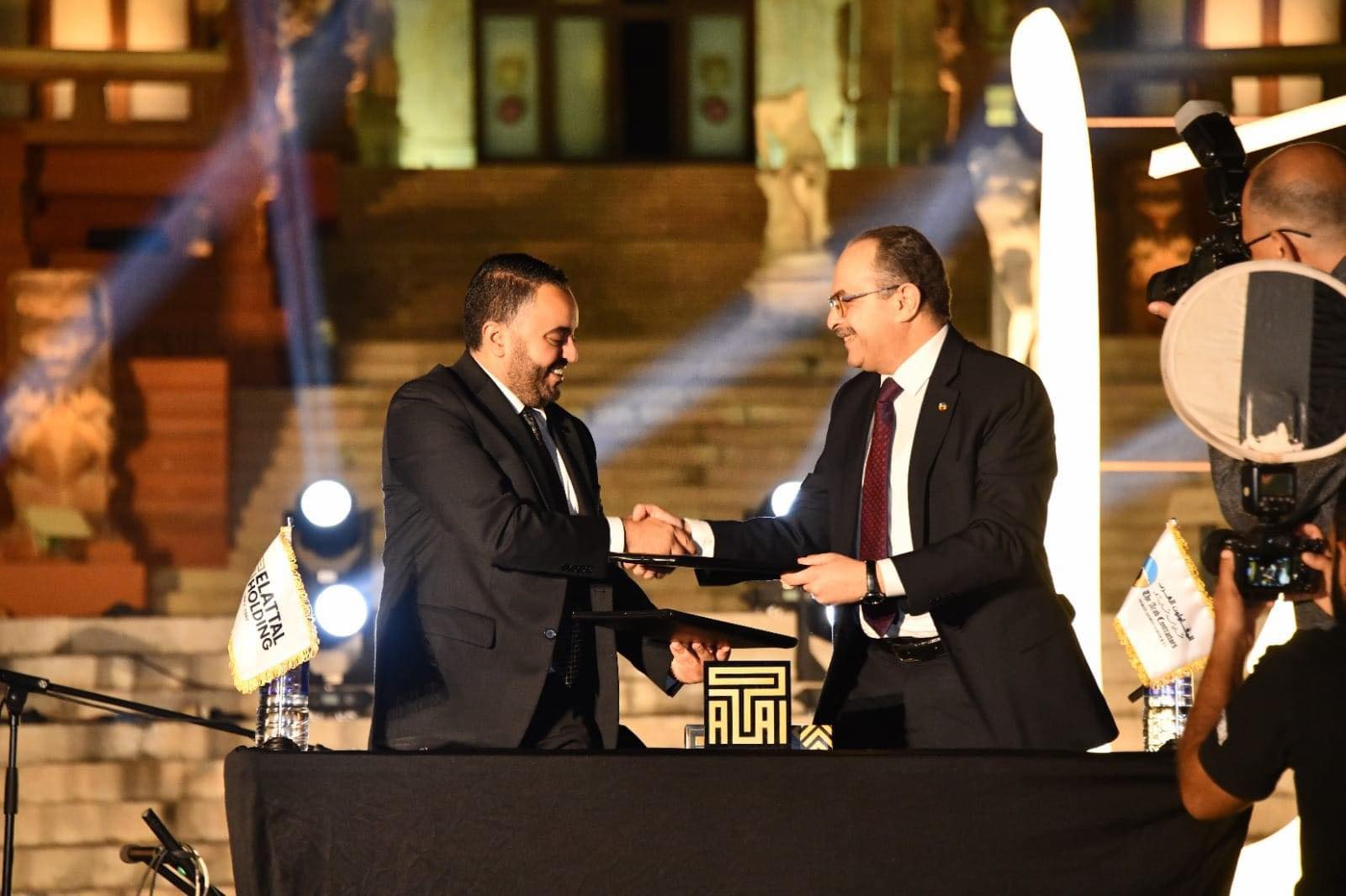 المقاولون العرب توقع عقود شراكة استراتيجية مع العتال