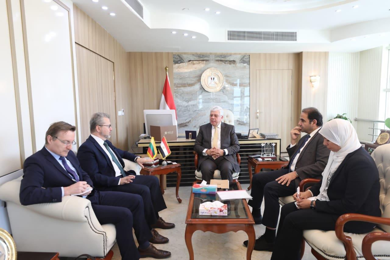 وزير التعليم العالي و سفير ليتوانيا يبحثان سُبل تعزيز التعاون  بين البلدين  بمجال التعليم العالي