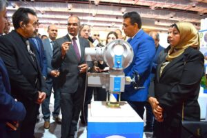 وزير الإسكان يوجه بالمشاركة في الفعاليات المعنية بتصنيع مكونات مشروعات مياه الشرب والصرف الصحي بمصر