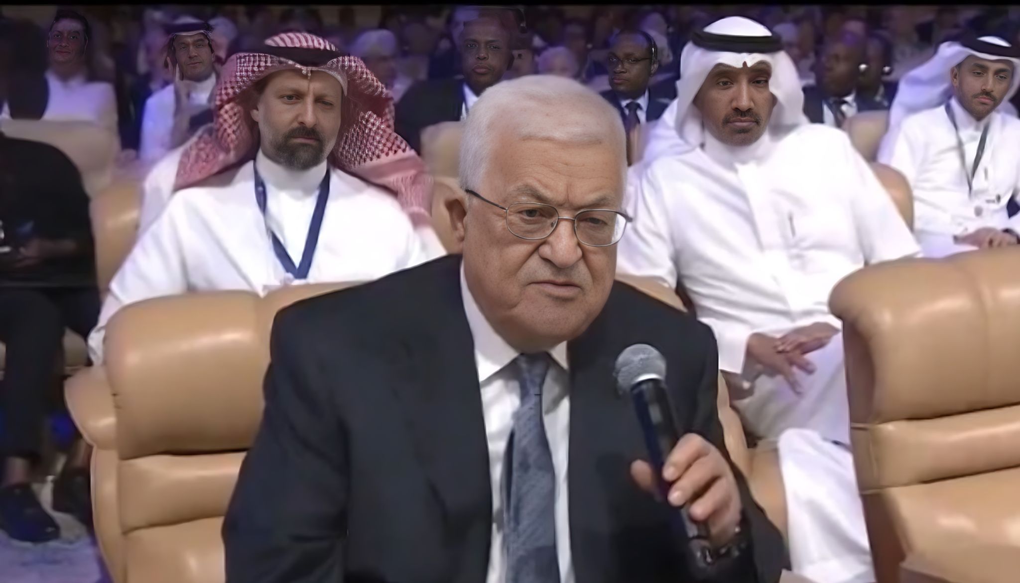 محمود عباس: لا بد من حل سياسي يجمع الضفة وغزة في دولة فلسطينية مستقلة