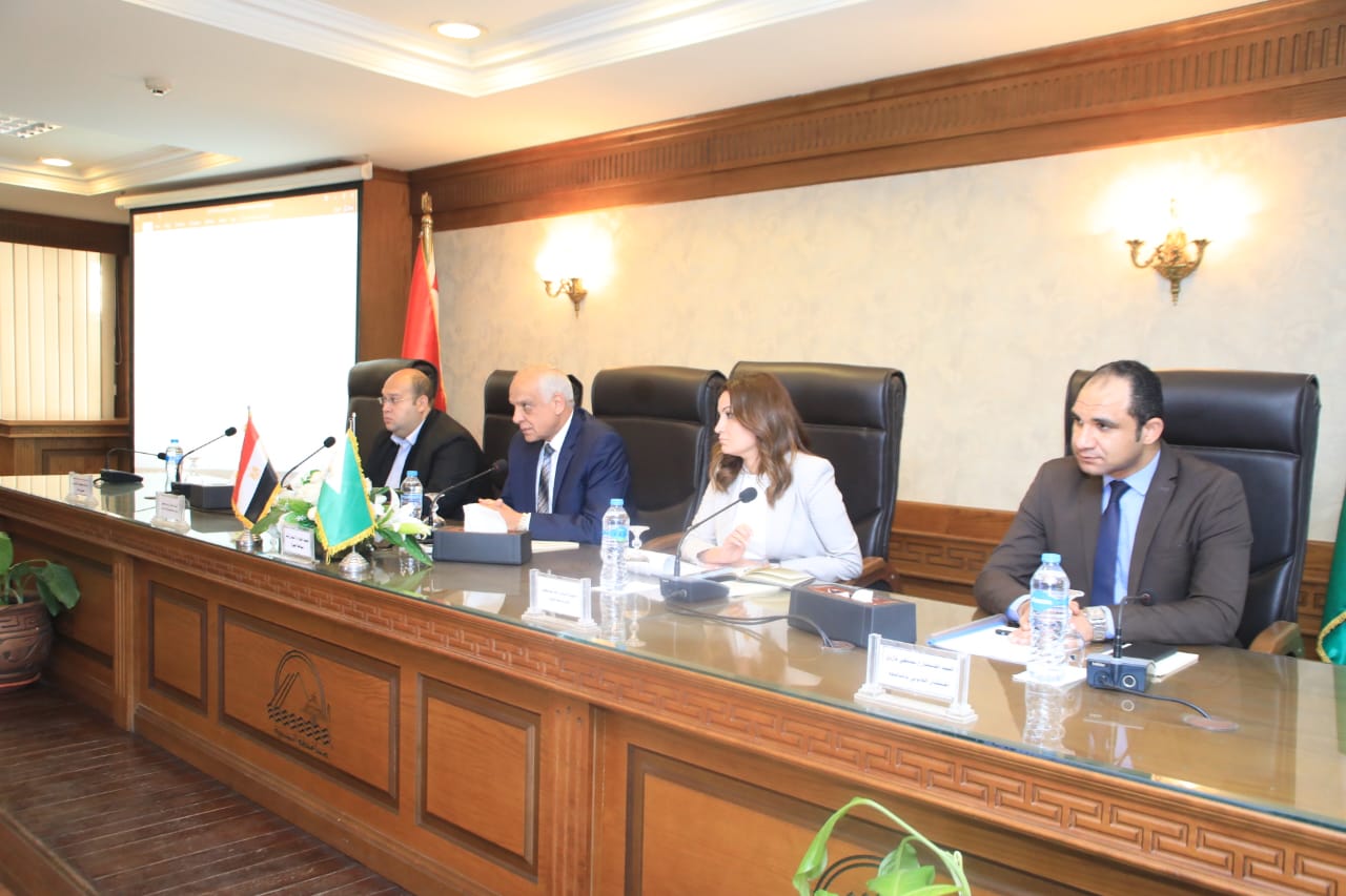 محافظة الجيزة تناقش طلبات المواطنين والعلامات التجارية لتأجير البارتشينات الحضارية والمحال التجارية
