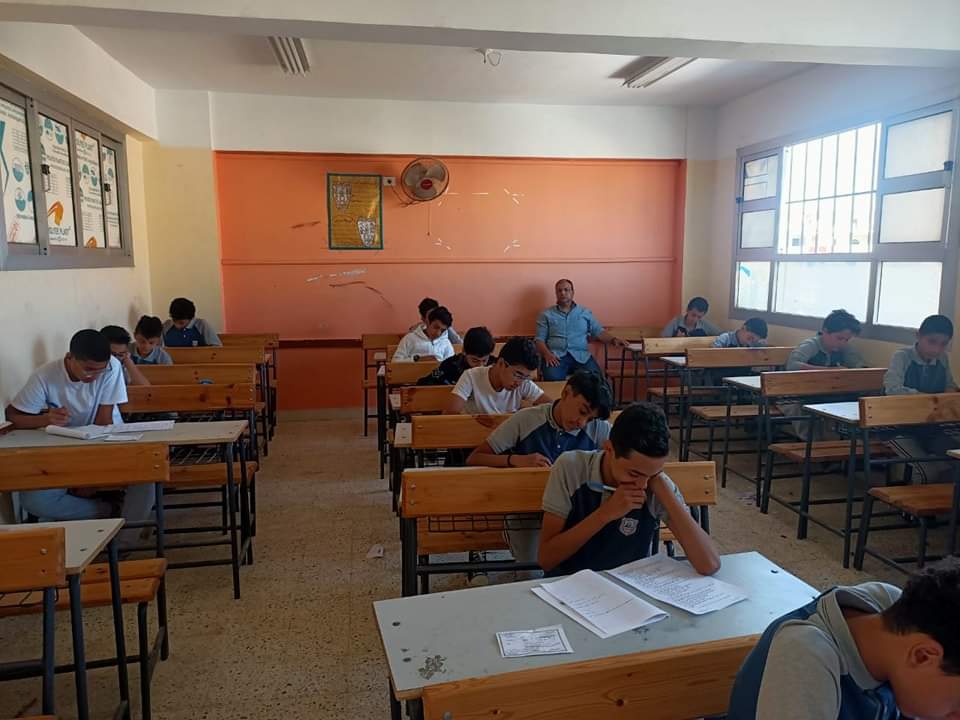 استعدادات المدارس لامتحانات نهاية العام الدراسى لصفوف النقل والشهادة الإعدادية