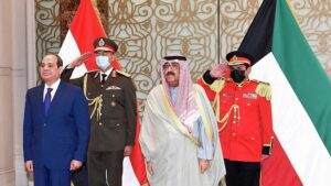 أمير الكويت يزور مصر لأول مرة بعد توليه مقاليد السلطة