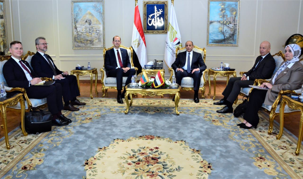 وزير الطيران المدني يبحث مع وزير النقل والاتصالات بجمهورية ليتوانيا أوجه التعاون المشترك في مجـال النقـل الجوي