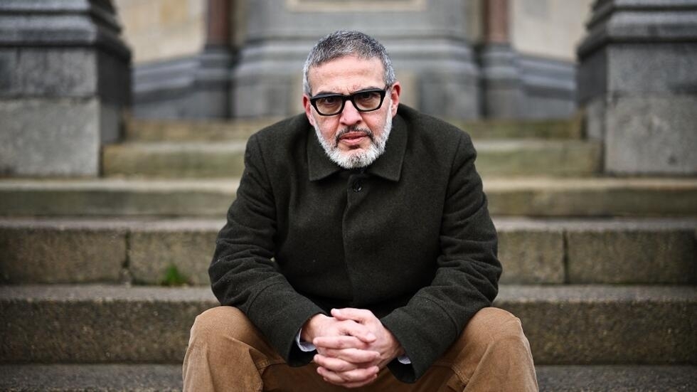 محاولة لإسكات شهود الإبادة الجماعية في غزة.. القصة الكاملة لمنع الطبيب الفلسطيني غسان أبو ستة من دخول فرنسا