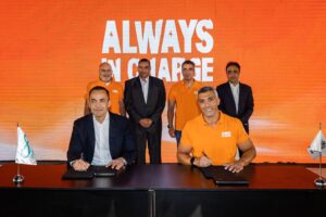 إنفنيتي والمنصور MG أوتوموتيف تتعاونان في توفير حلول شحن متطورة لعملاء MG4 الكهربائية