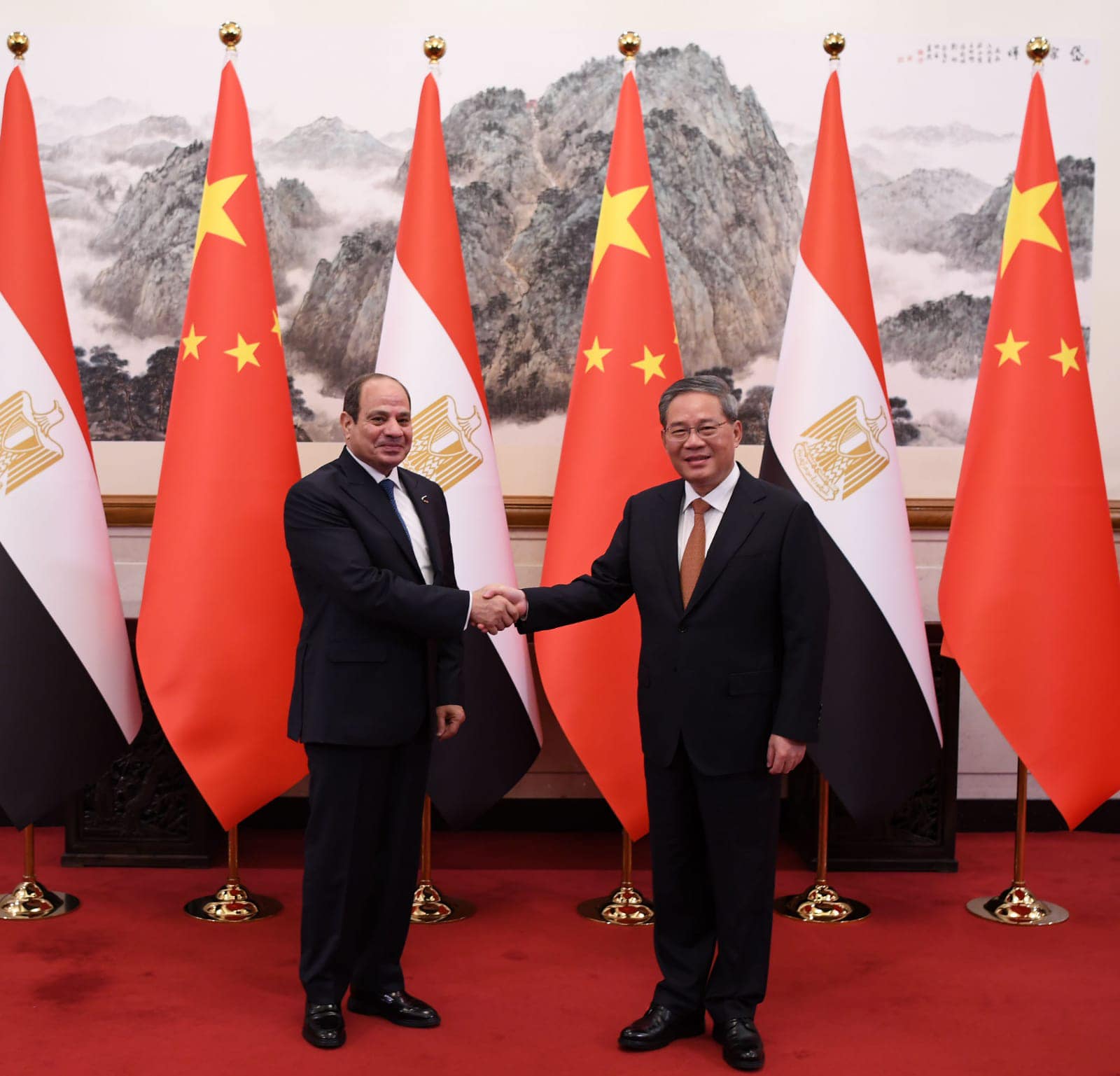 السيسي يلتقي رئيس مجلس الدولة الصيني في بكين