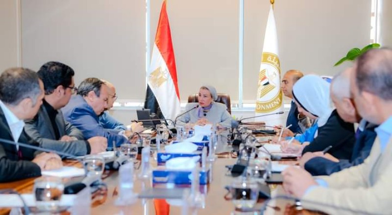 وزيرة البيئة تعقد اجتماع موسع مع ممثلو عدد من شركات الأسمنت لبحث فرص الاستثمار