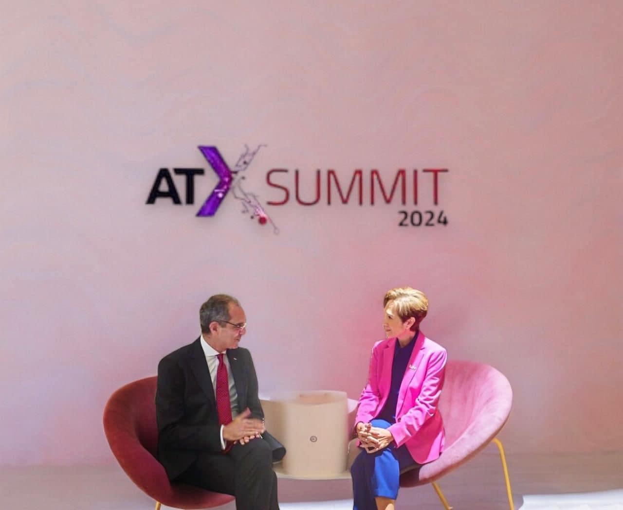 “طلعت” يبحث مع وزيرة الاتصالات بسنغافورة تعزيز التعاون المشترك بين البلدين فى مجال الذكاء الاصطناعى