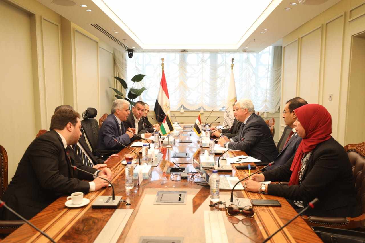 وزير التعليم العالي يلتقي نظيره الفلسطيني لبحث سُبل التعاون المُشترك