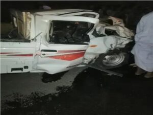 إصابة 14 شخصا في حادث تصادم سيارتين بطريق قنا الصحراوي الغربي