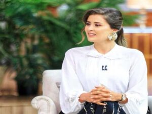 عائشة بن أحمد ضيفة “معكم” مع مني الشاذلي