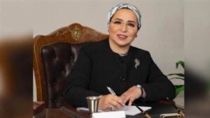 انتصار السيسي تهنئ العمال بعيدهم