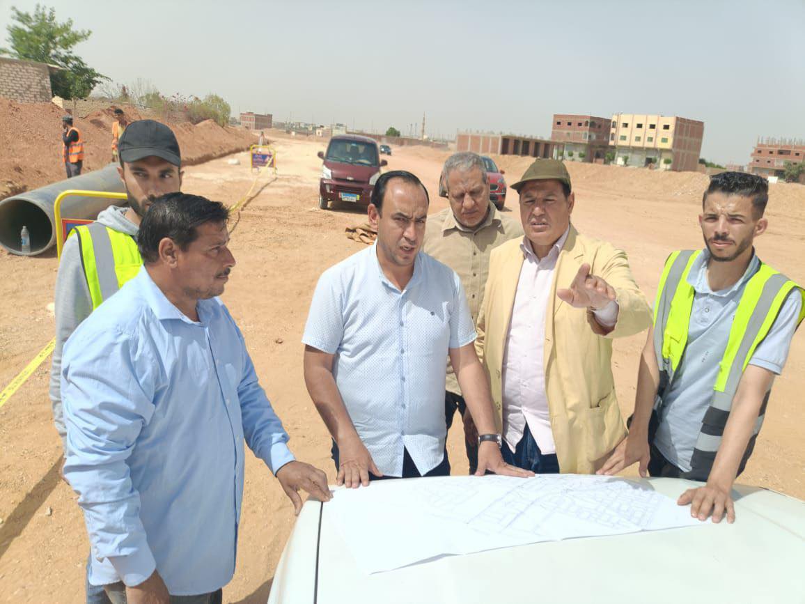 الإسكان: دفع العمل بالطرق والمرافق بأراضي سفنكس والشروق لتوفيق أوضاعها