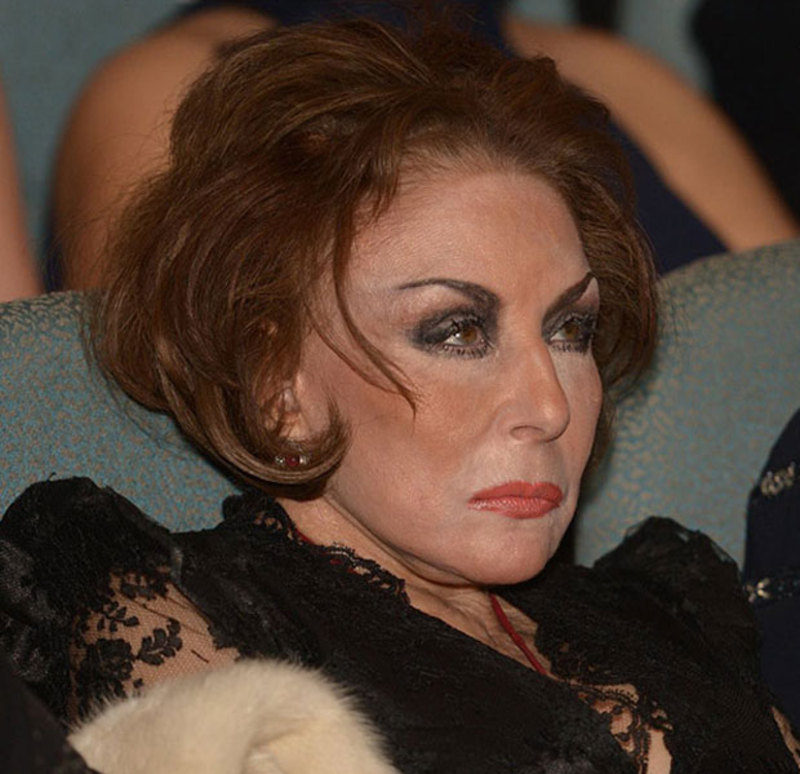 وفاة شقيقة الفنانة لبنى عبد العزيز والعزاء الأحد المقبل في مسجد الحامدية الشاذلية