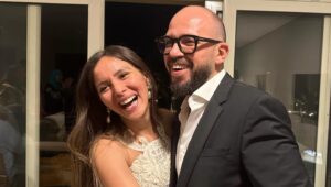 بكاء والدها ورقصة كوميدية مع منى زكي.. أبرز لقطات من حفل زفاف جميلة عوض