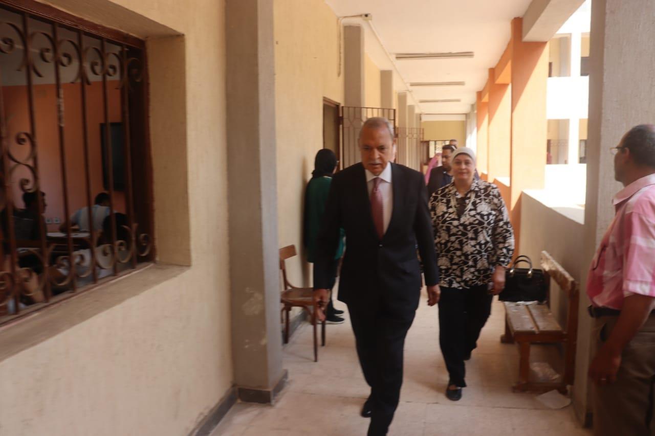 محافظ القليوبية يتفقد سير امتحانات الثانوية العامة 2024