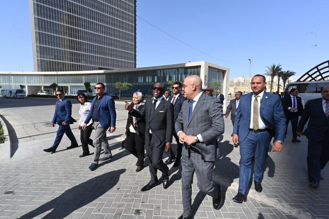 الإسكان: تنفيذ 23 ألف وحدة سكنية بالحي الخامس بمنطقة جاردن سيتي العاصمة الإدارية