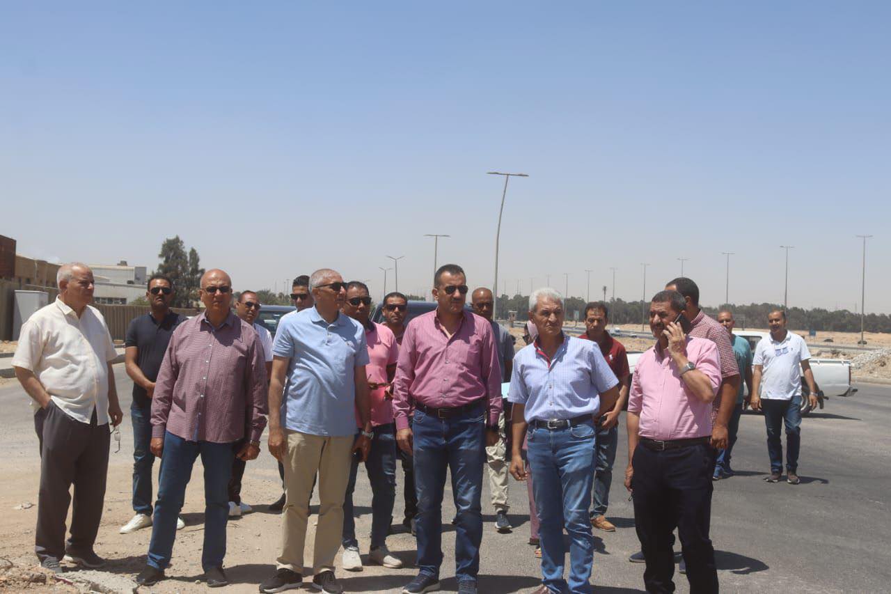 نائب رئيس هيئة المجتمعات العمرانية يتابع سير العمل والخدمات بالعاشر من رمضان