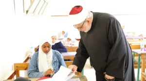 طلاب الثانوية الأزهرية يؤدون امتحان اللغة الإنجليزية للقسم العلمي