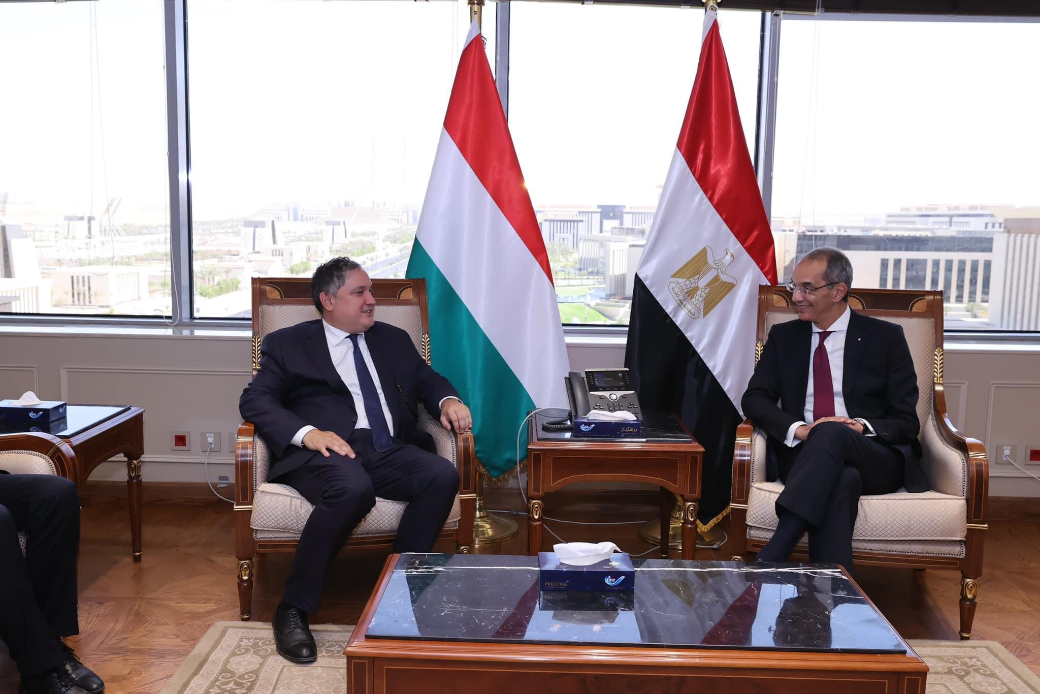 وزير الاتصالات يبحث مع وزير الاقتصاد الوطنى المجرى فرص التعاون والاستثمار فى مجالات تطوير البنية التحتية
