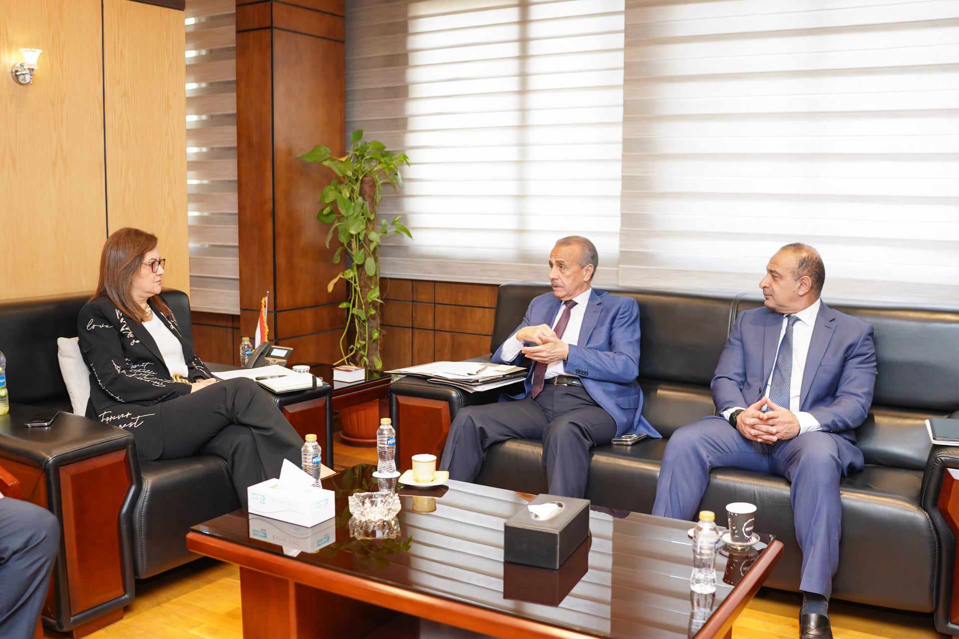 هالة السعيد تناقش مع رئيس الجهاز المركزي للتعبئة العامة والإحصاء جهود وضع الاستراتيجية الوطنية للاحصاء