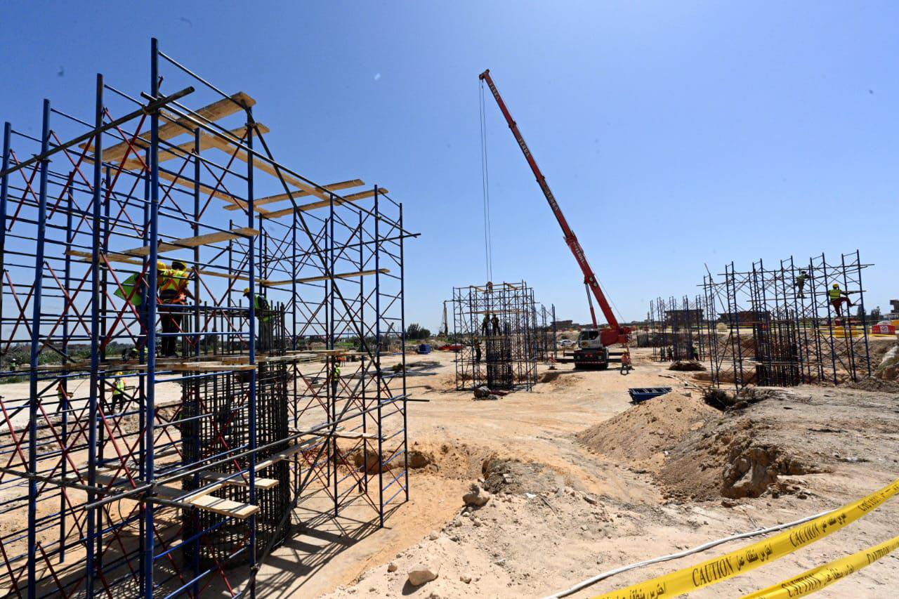 وزير الإسكان ومحافظ الإسكندرية يتفقدان مشروع إنشاء كوبرى على مستويين لربط شارع السادات بالطريق الساحلى الدولي