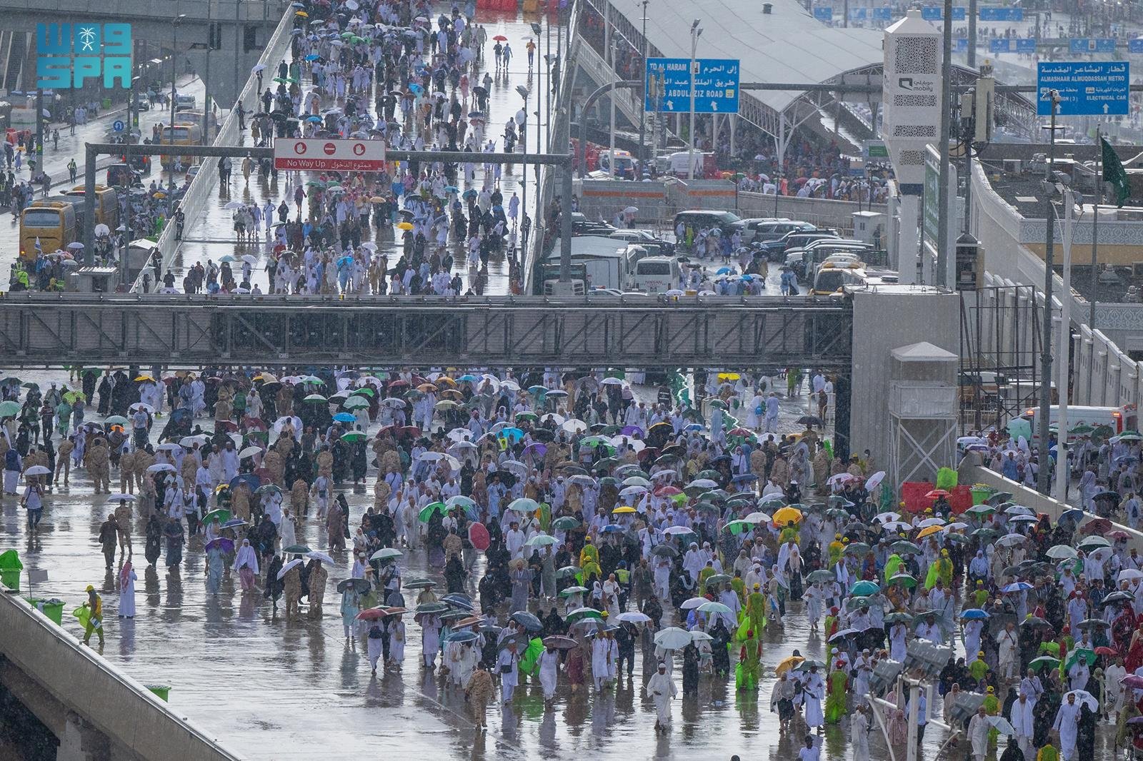 ثاني أيام العيد.. أمطار على الحرم المكي ومشعر منى (صور)