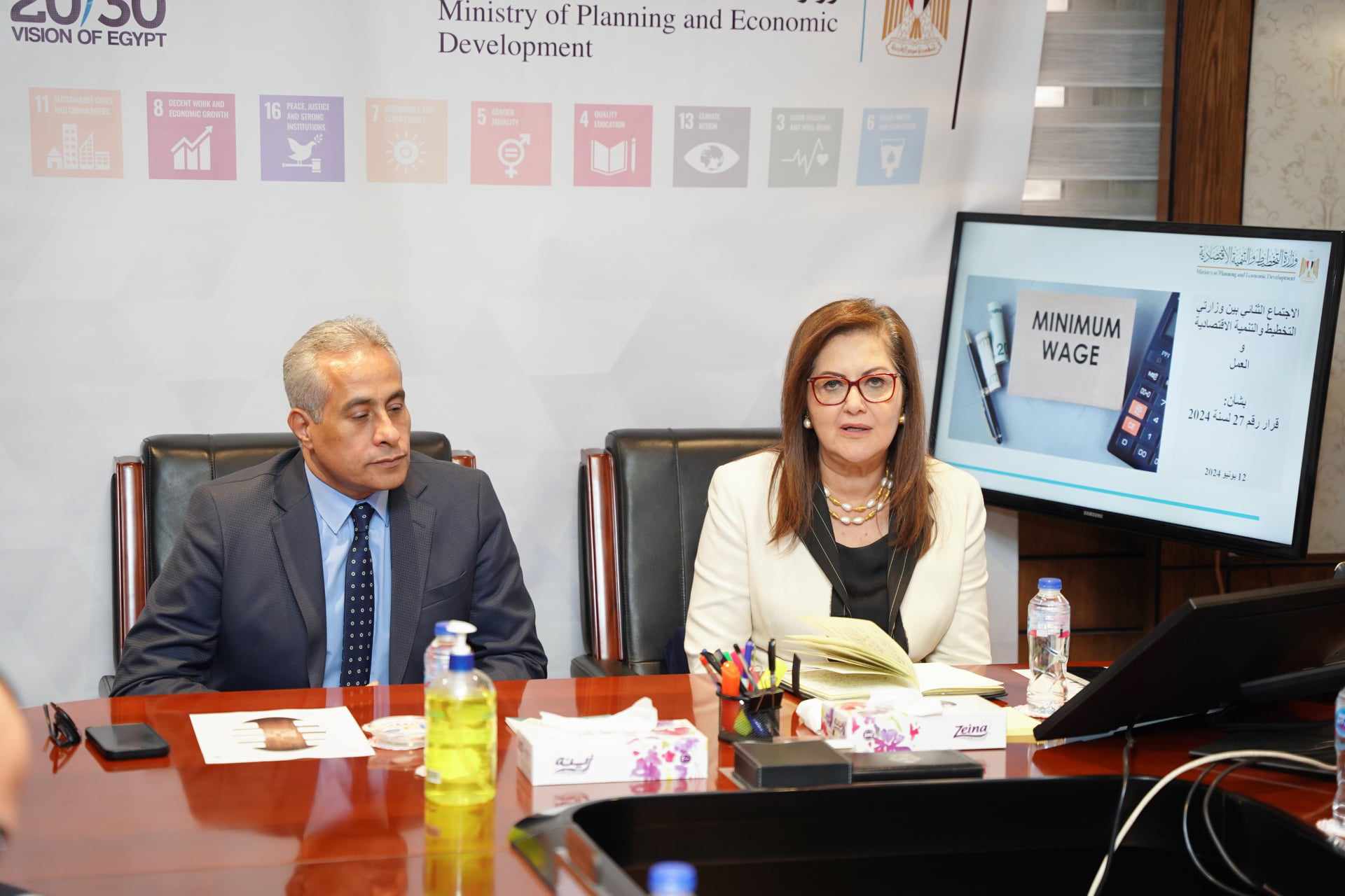 وزيرة التخطيط تلتقي وزير العمل لبحث آليات تطبيق الحد الأدني للأجور