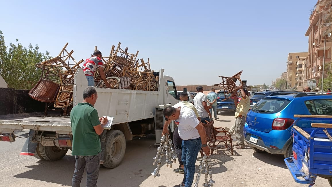 الجيزة ترفع ٢٣٠٠ حالة تعد وإشغالات للمقاهي والكافيهات والمحال التجارية بحدائق الأهرام