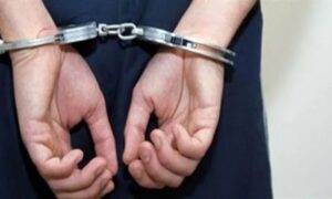 ضبط مسجل خطر بحلوان لاعتدائه على موظفي الحي وإحداث تلفيات بسيارات الحي