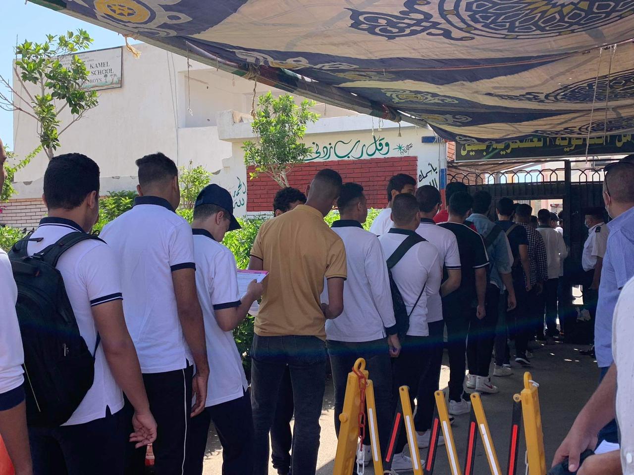 بعد قليل.. طلاب الثانوية العامة الشعبة علمية يؤدون امتحان الفيزياء اليوم