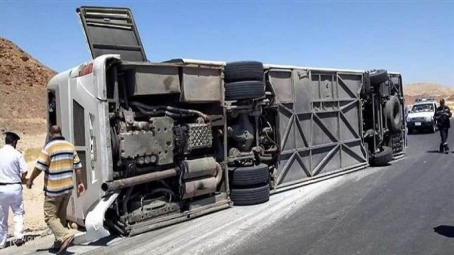إصابة 12 شخصًا في انقلاب أتوبيس أعلى الطريق الدائري بمدينة أكتوبر