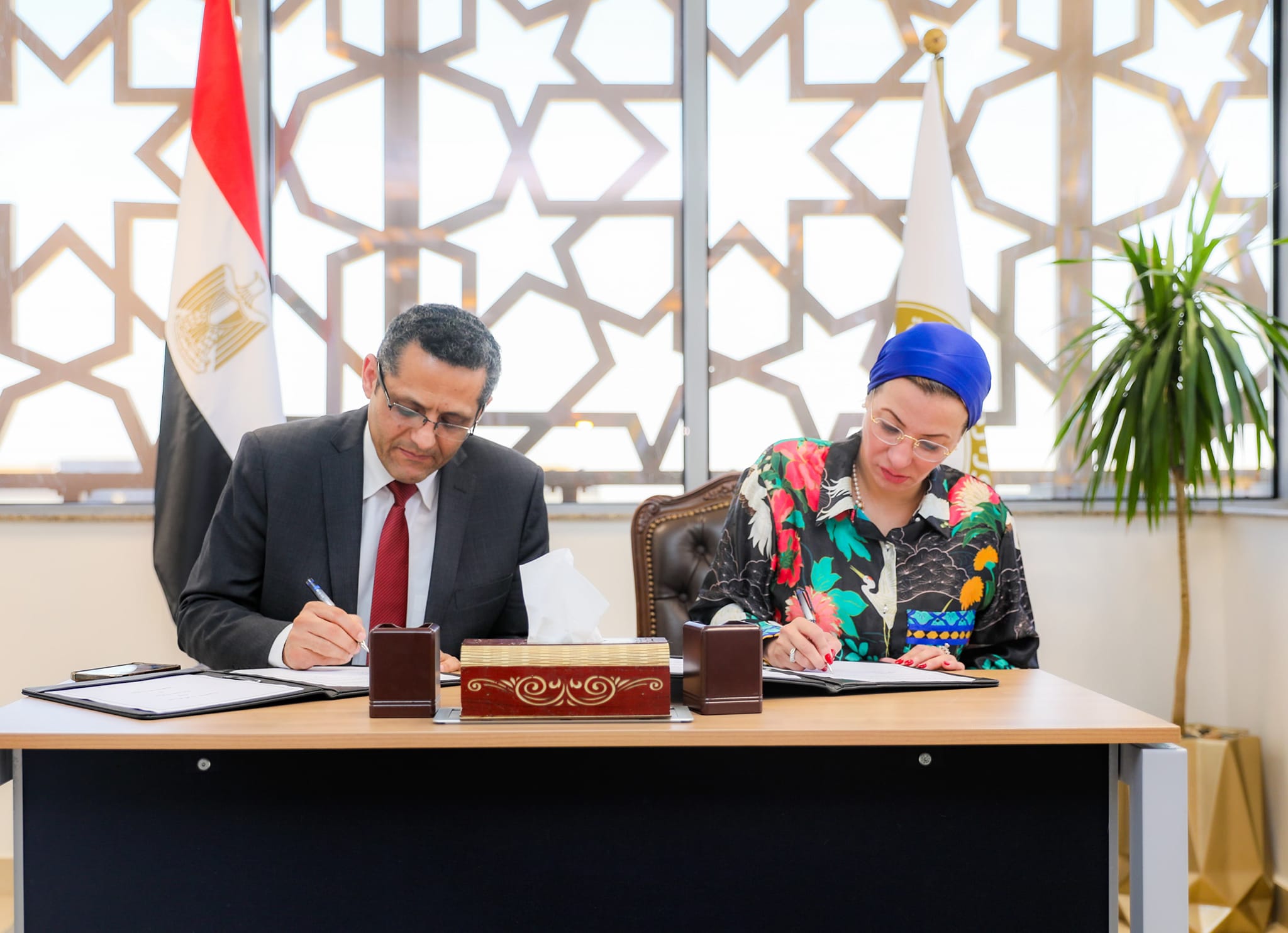ياسمين فؤاد والبلشي يوقعان بروتوكول تعاون بين “البيئة” و”الصحفيين”