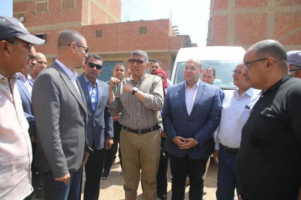 محافظ الجيزة يتفقد ٣ محطات رفع الصرف الصحي لتحسين مستوي الخدمة المقدمة للمواطنين