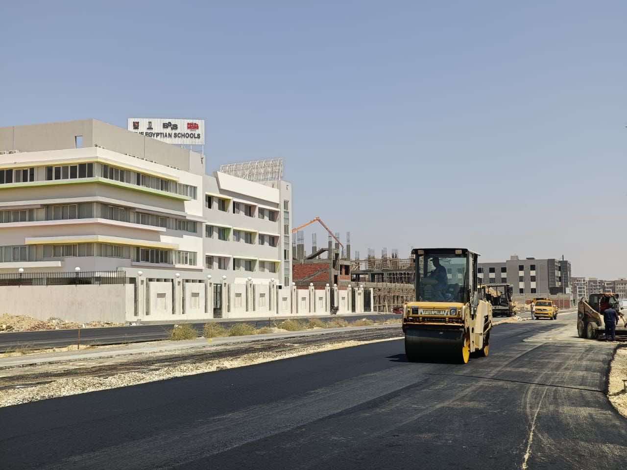 وزير الإسكان يتابع تنفيذ الطرق والمحاور بالقاهرة الجديدة والعاشر والشروق وسوهاج الجديدة والعبور