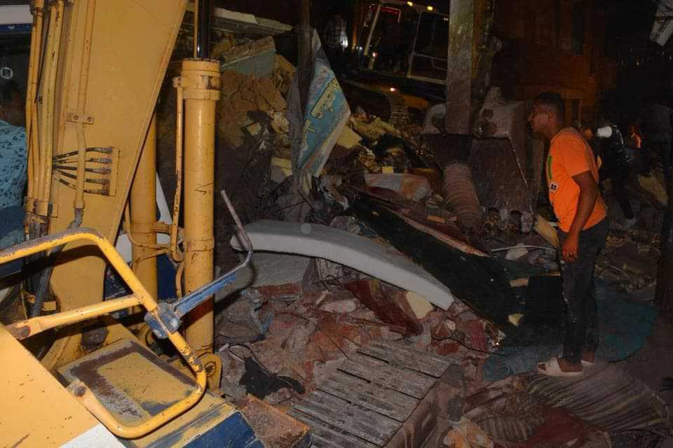 انهيار مأساوي لمنزل في المحلة الكبرى.. جثث تحت الأنقاض وأعمال ترميم غير مرخصة السبب