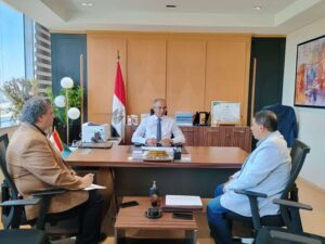 نائب وزير الإسكان يتابع مع رئيس شركة مياه المنوفية تحسين مستوى الخدمات