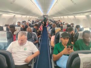 مصر للطيران تنقل فرق أهلي طرابلس والمدينة والسويحلي الليبية من روما إلى عيتيقة