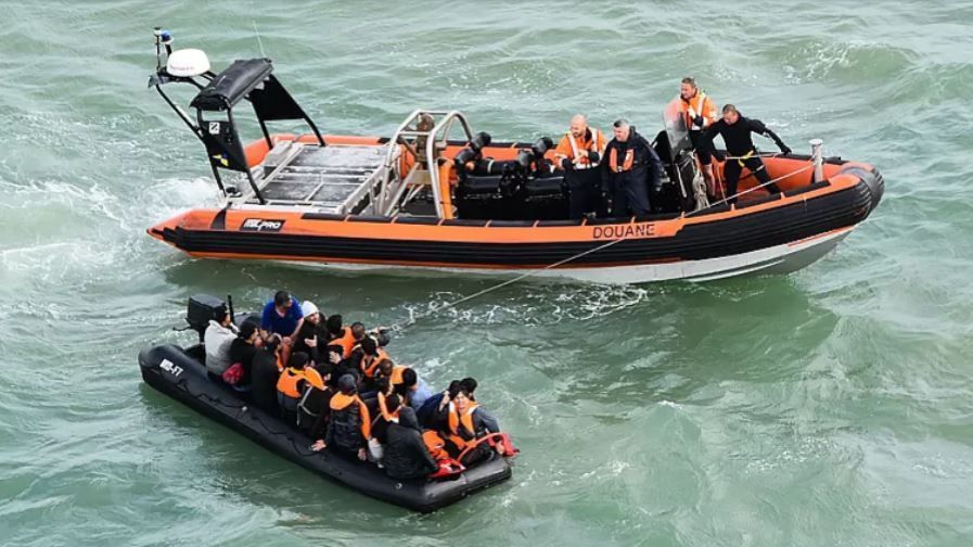 مصرع 4 أشخاص غرقًا أثناء محاولتهم عبور “المانش”