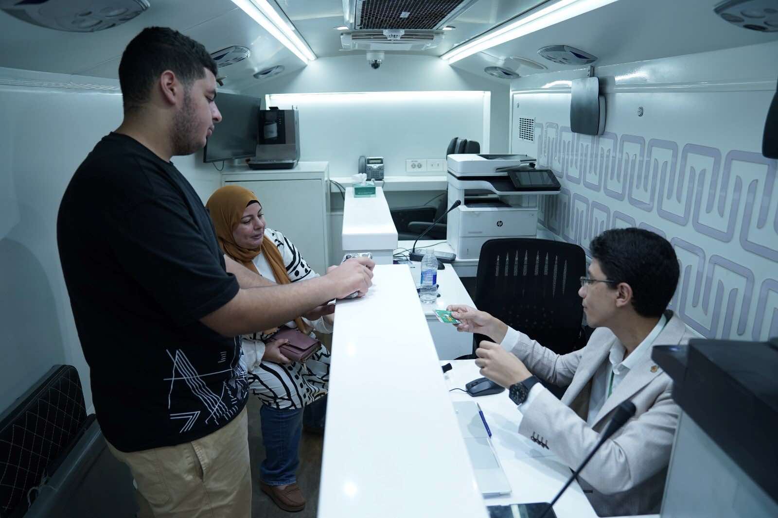 لأول مرة في مصر والشرق الأوسط.. البنك الأهلي يطلق نسخة جديدة من الوحدات المصرفية المتنقلة